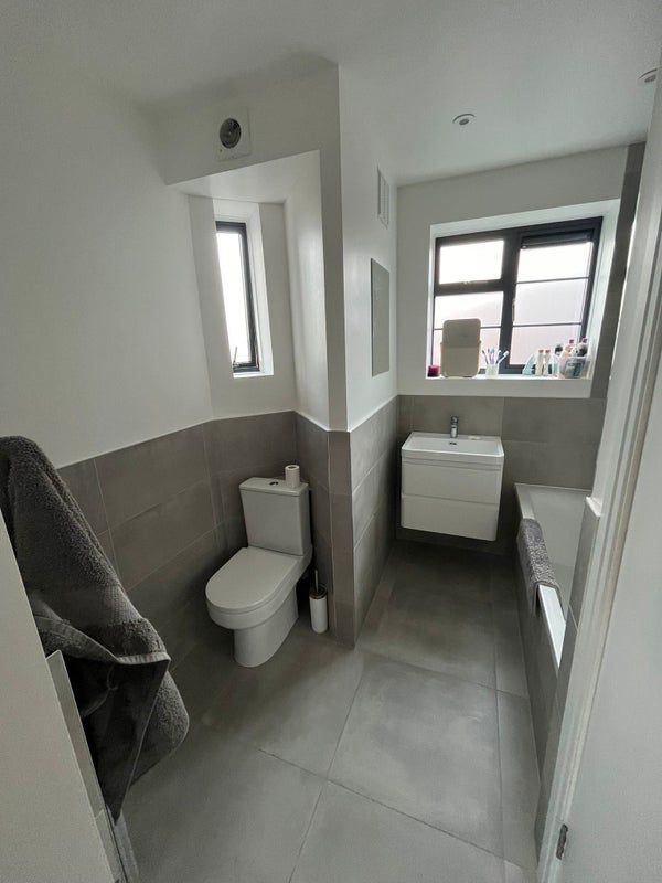 Flat Davidson Gardens in Greater London