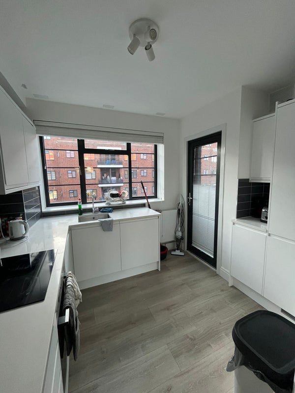 Flat Davidson Gardens in Greater London