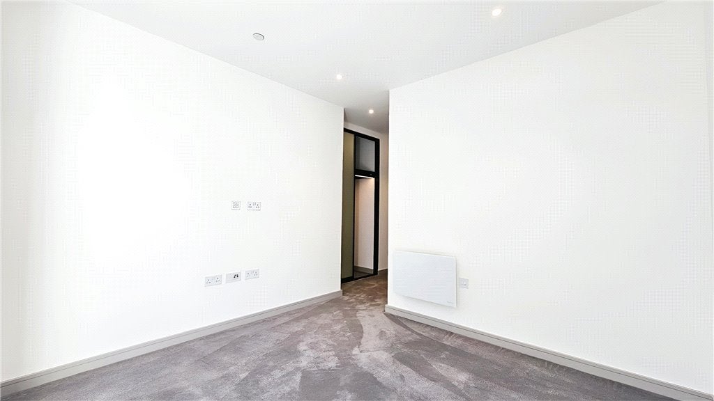 Flat London Road in Borough of Spelthorne