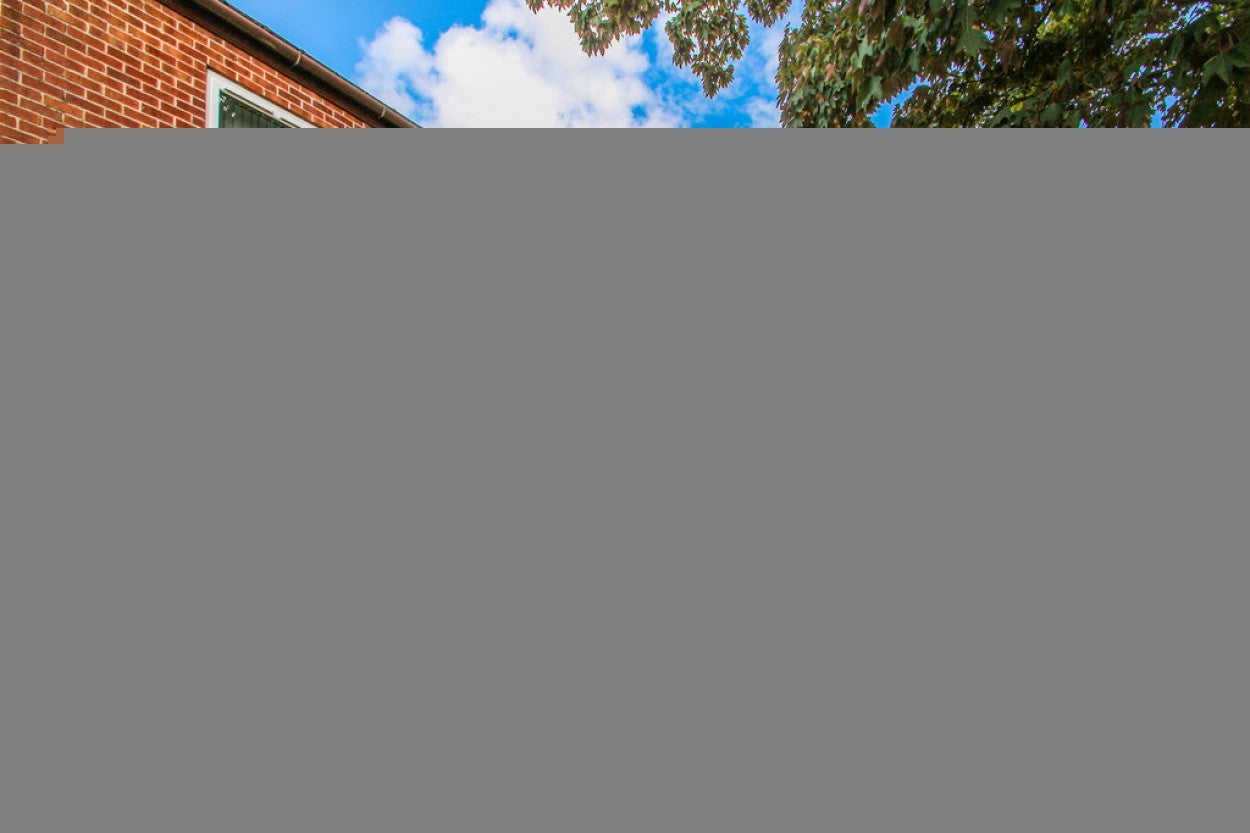 Flat Nidderdale Close in Nottingham