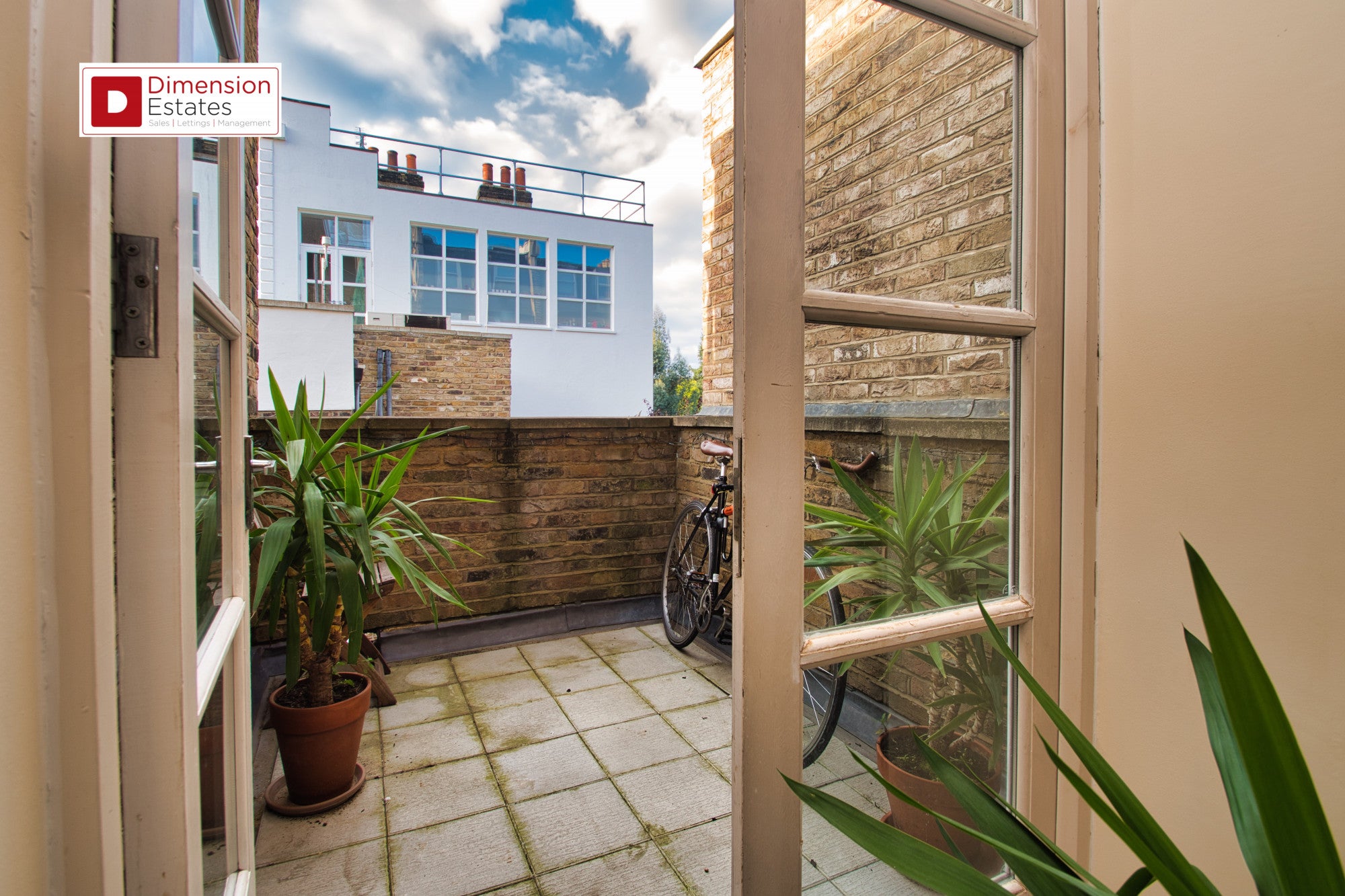 Flat Richmond Road in Greater London