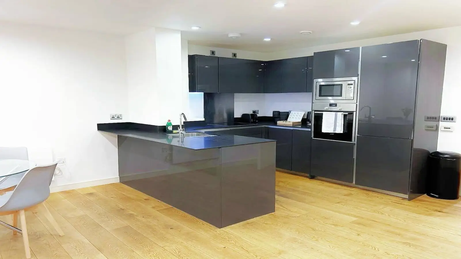 Flat Maltby Street in Greater London