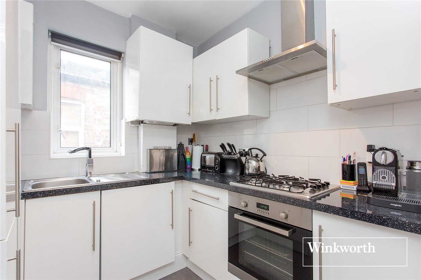 Flat Squires Lane in Greater London