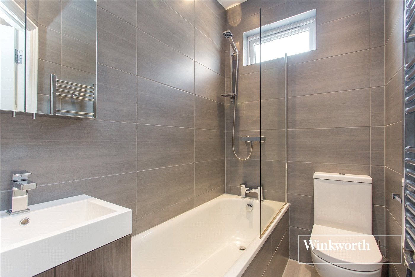 Flat Squires Lane in Greater London