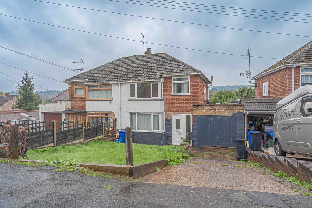 House Lawnsdown Road in Dudley