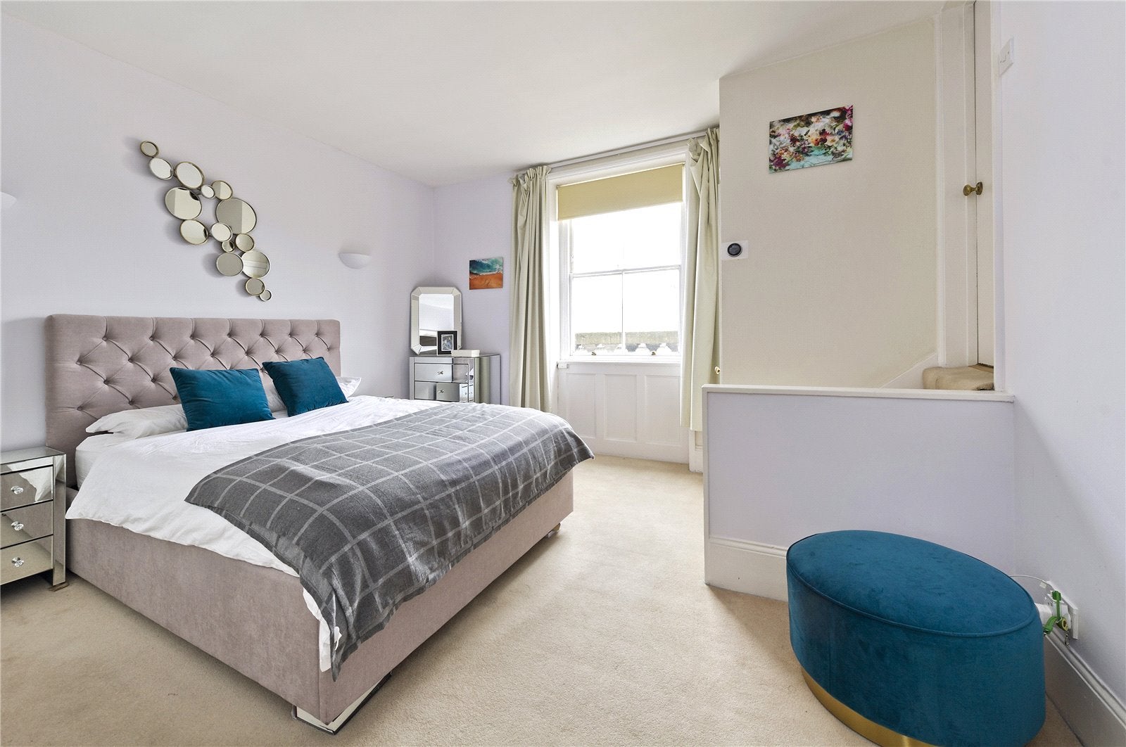 Flat Stafford Terrace in Greater London