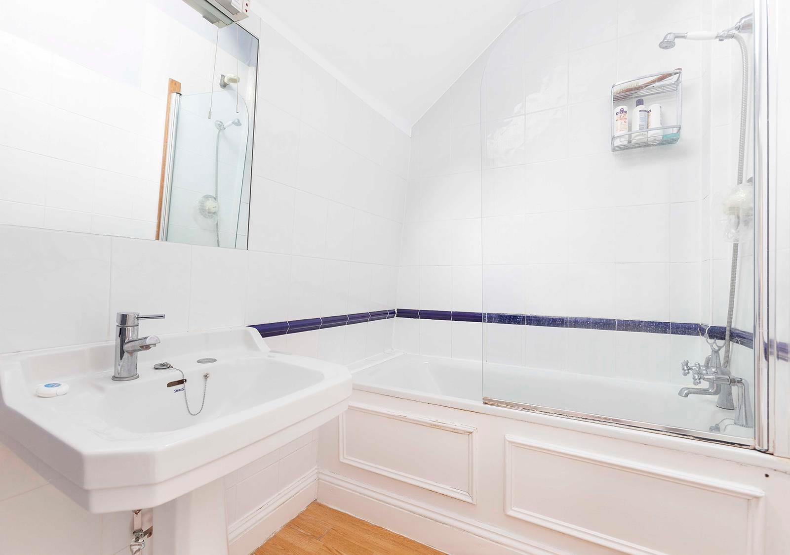 Flat Stafford Terrace in Greater London