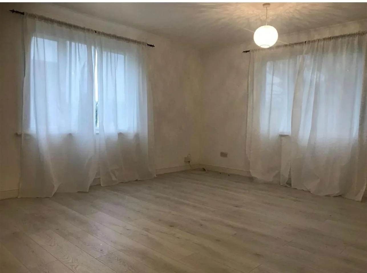 Flat Fairbairn Close in Greater London