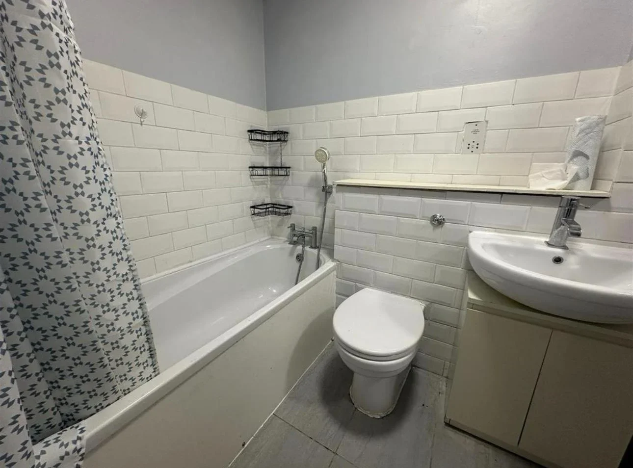 Flat Fairbairn Close in Greater London