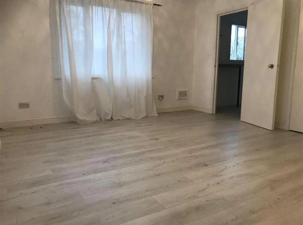 Flat Fairbairn Close in Greater London