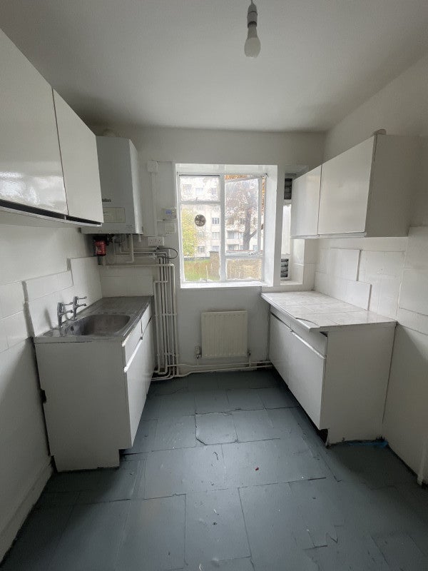 Room Plummer Road in Greater London