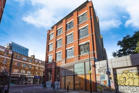 Flat Thrawl Street in Greater London
