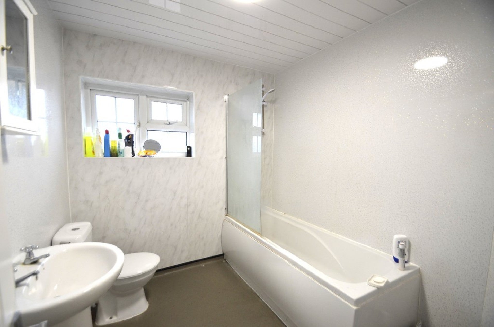Room Hannibal Road in Borough of Spelthorne