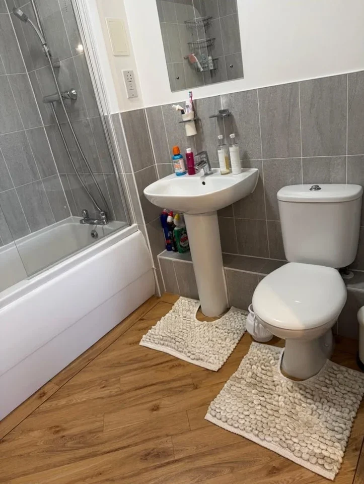 Room Academy Way in Greater London