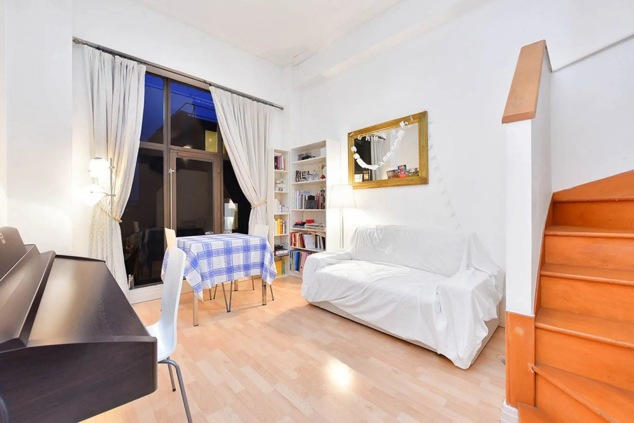 Flat Prescot Street in Greater London