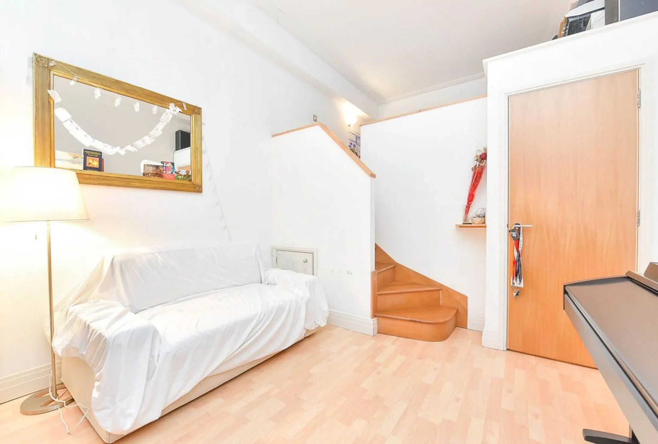 Flat Prescot Street in Greater London