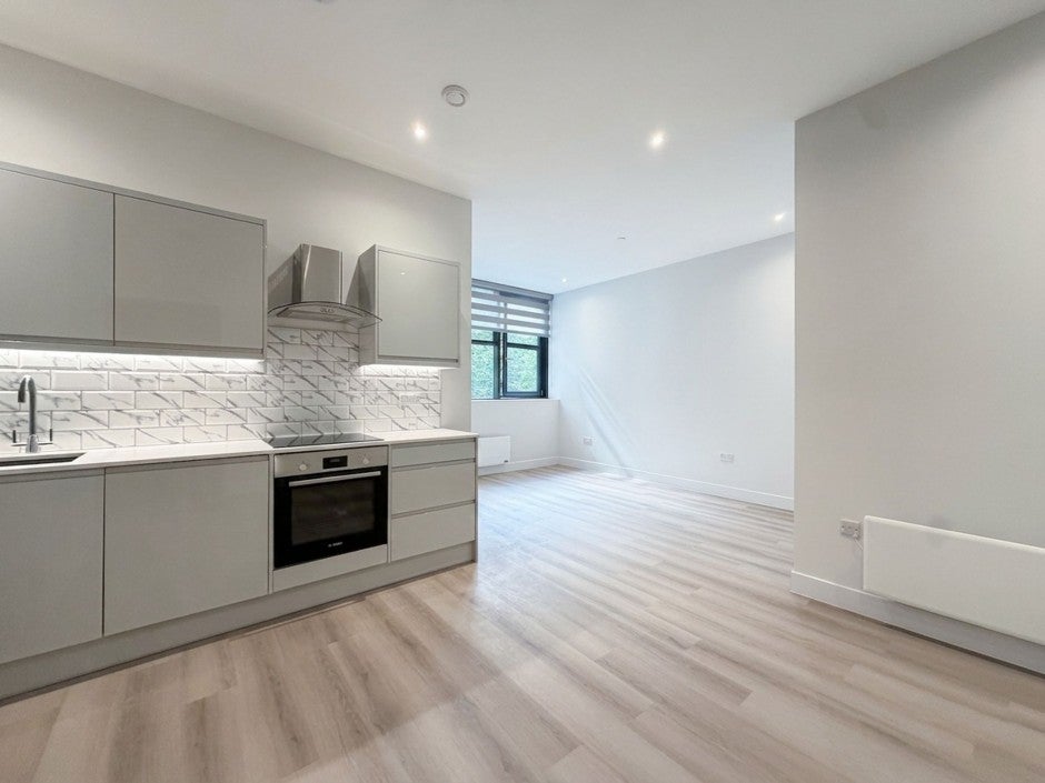 Flat Cowley Business Park in Greater London