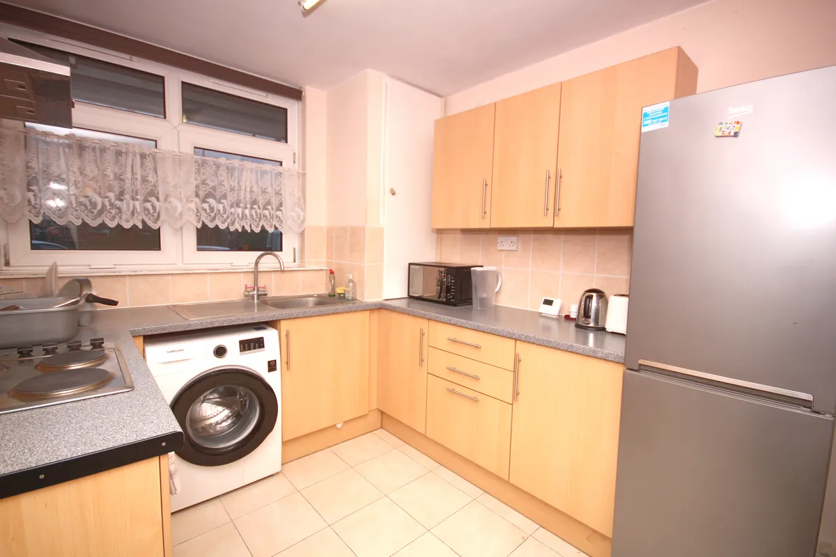 Flat Scott Lidgett Crescent in Greater London