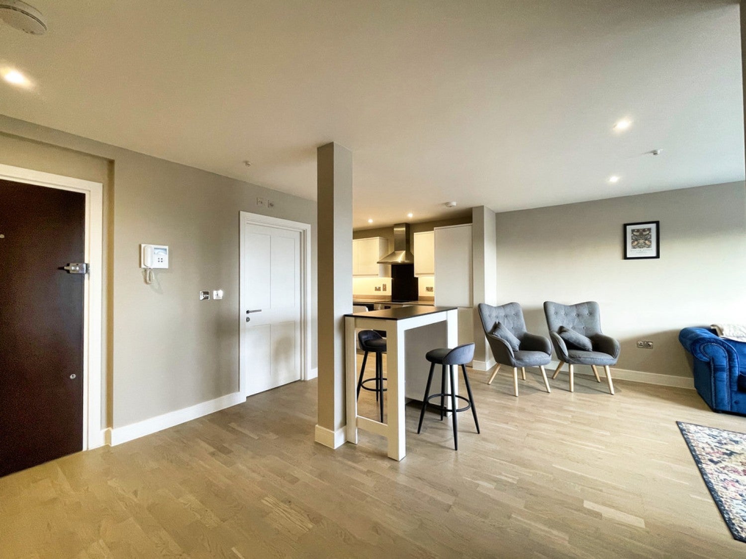 Flat Churchill Square in Southend-on-Sea