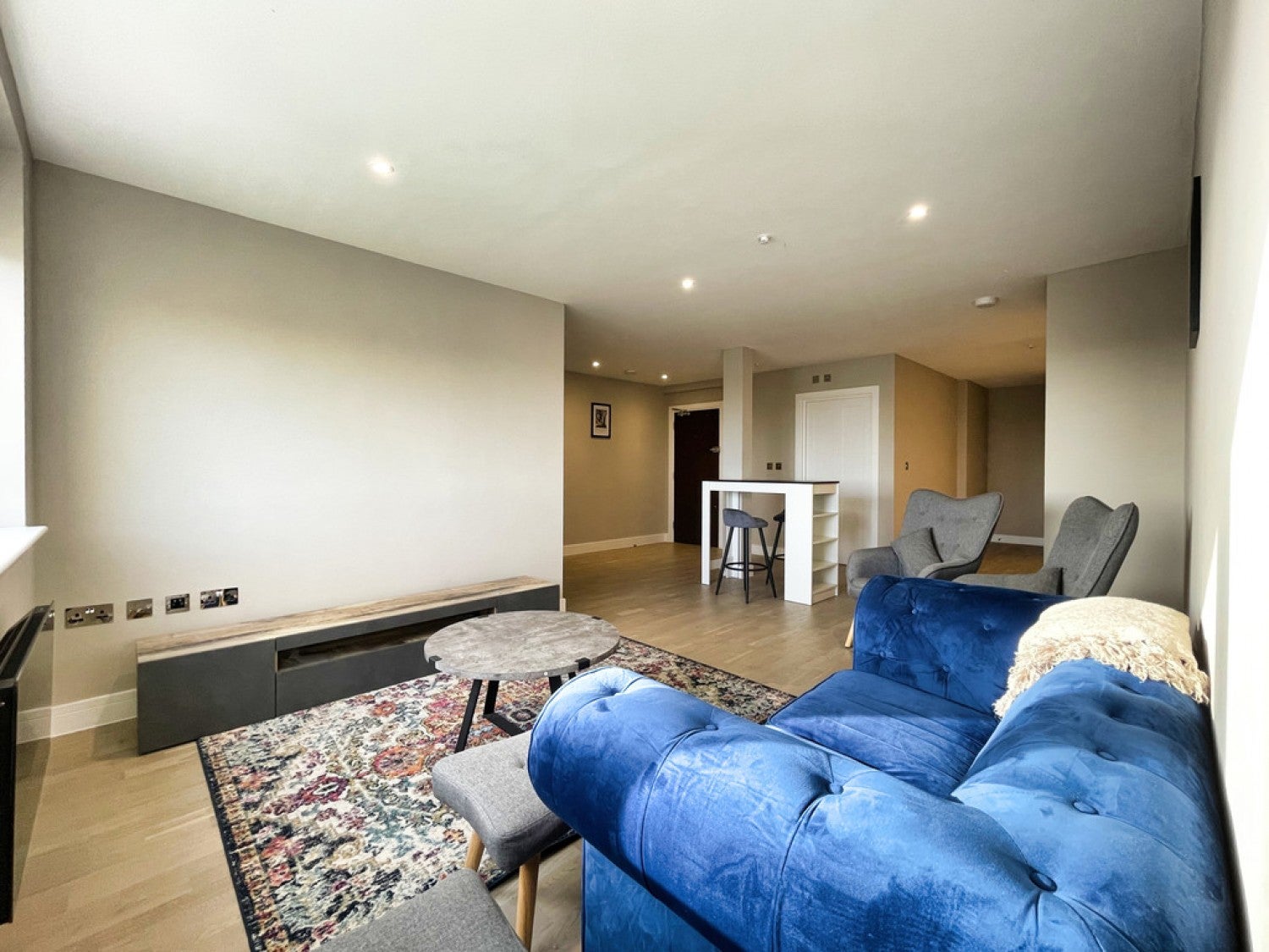 Flat Churchill Square in Southend-on-Sea