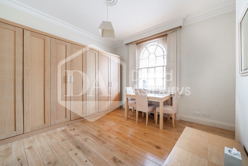 Flat Argyle Square in Greater London