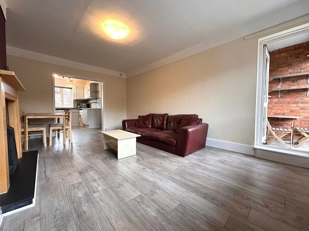 Flat Elmshurst Crescent in Greater London