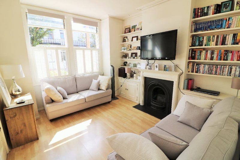 Flat Allestree Road in Greater London