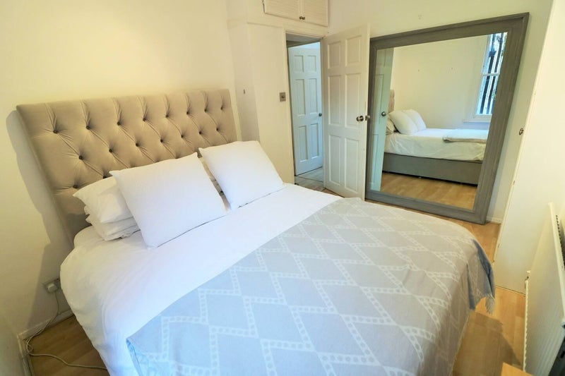 Flat Allestree Road in Greater London