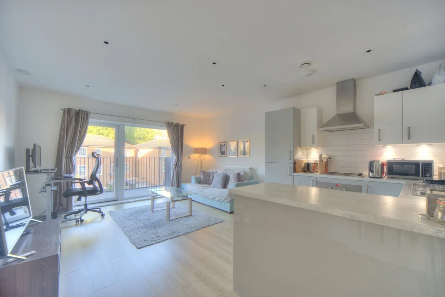 Flat Sandy Hill Road in Greater London