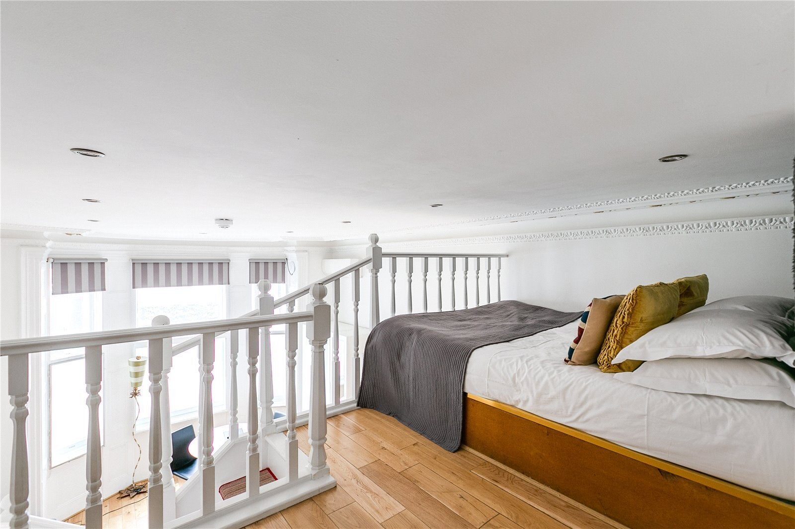 Flat Penywern Road in Greater London