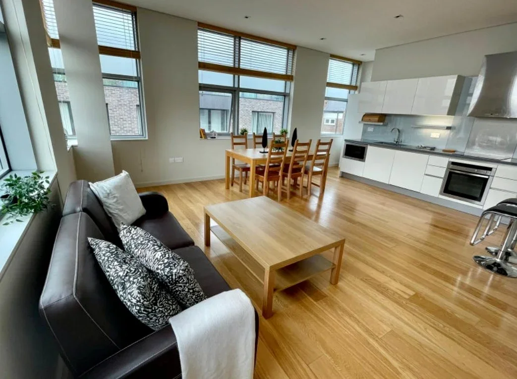 Flat Mildenhall Road in Greater London