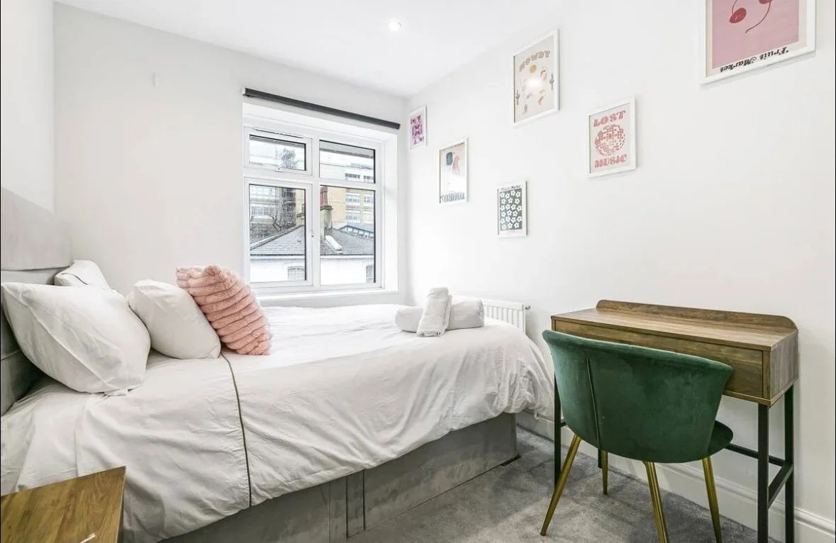 Room Limerston Street in Greater London