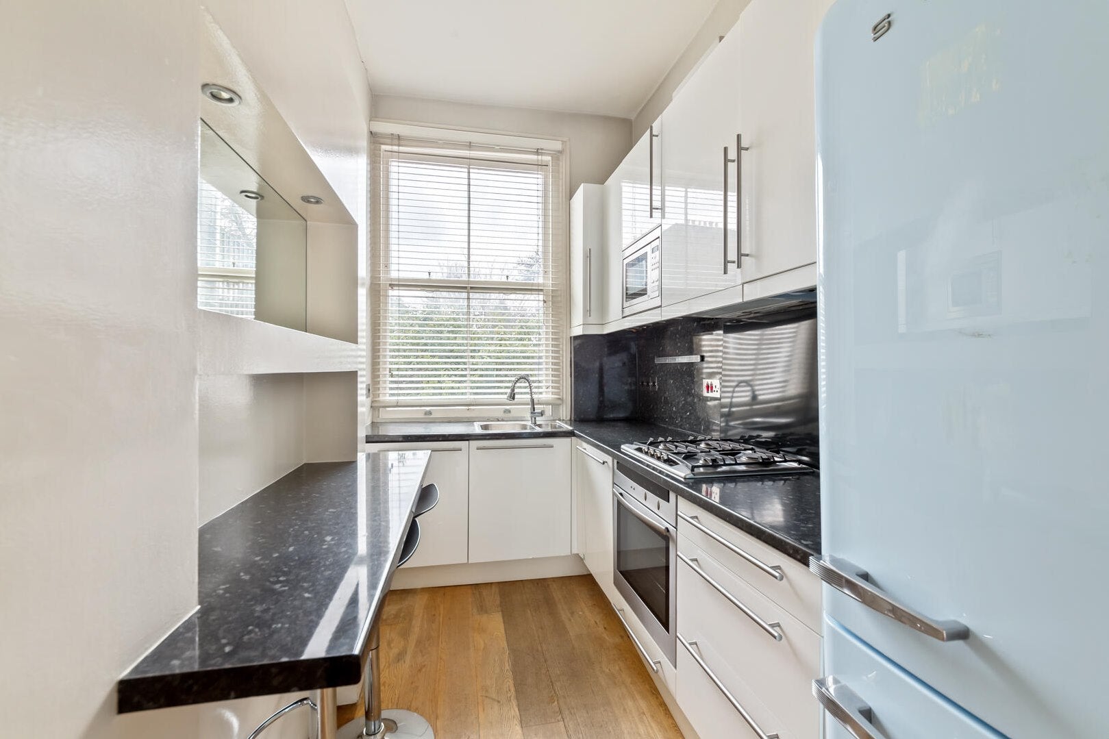 Flat Portobello Road in Greater London