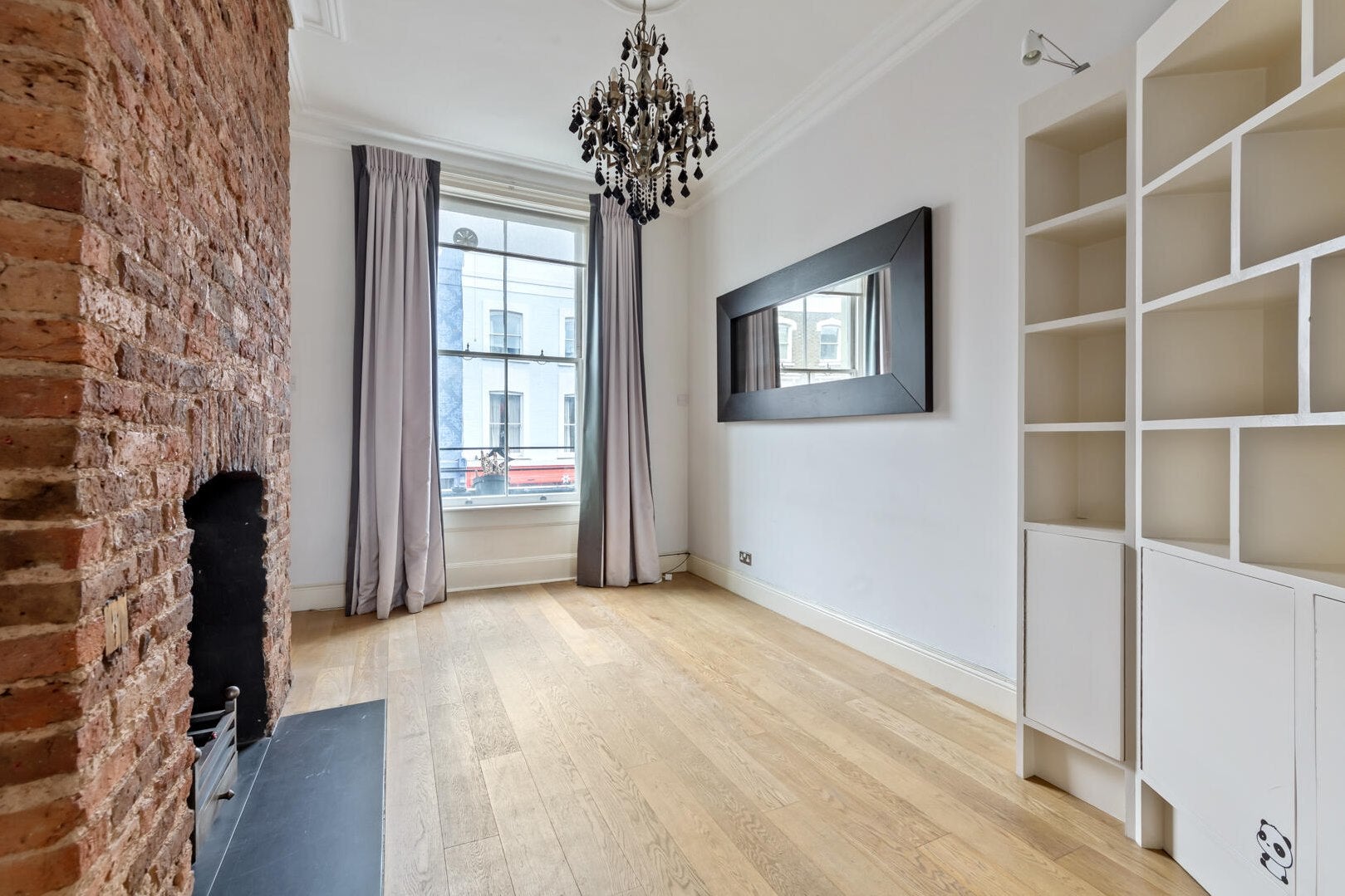 Flat Portobello Road in Greater London