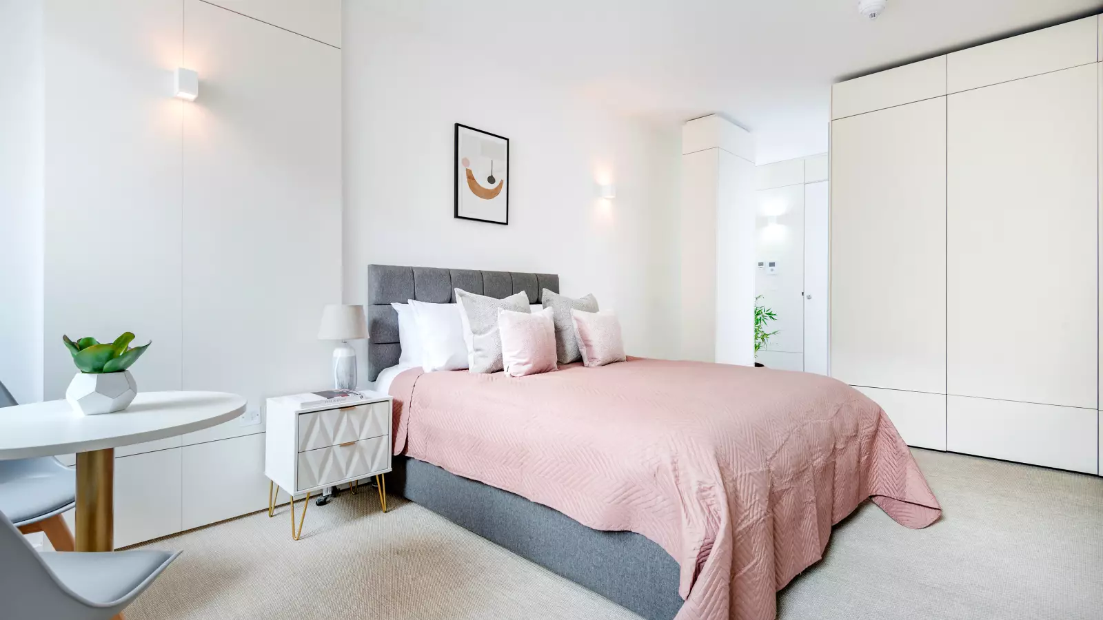 Flat Bath Road in Greater London