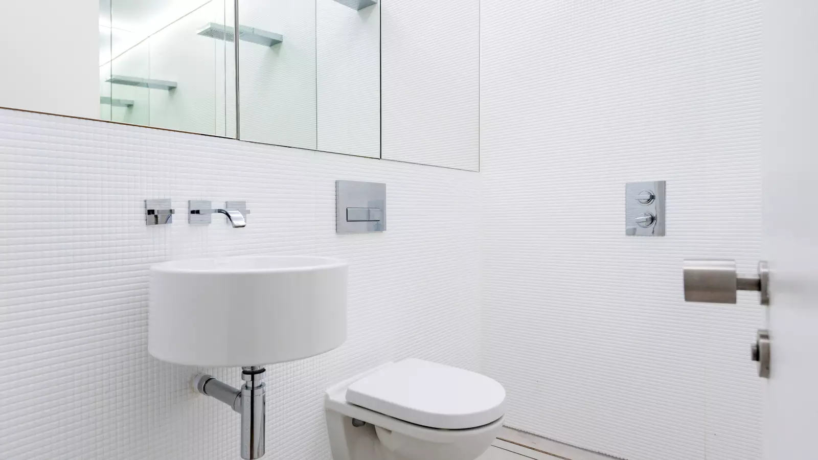 Flat Bath Road in Greater London