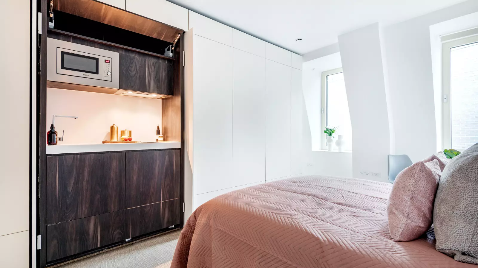 Flat Bath Road in Greater London