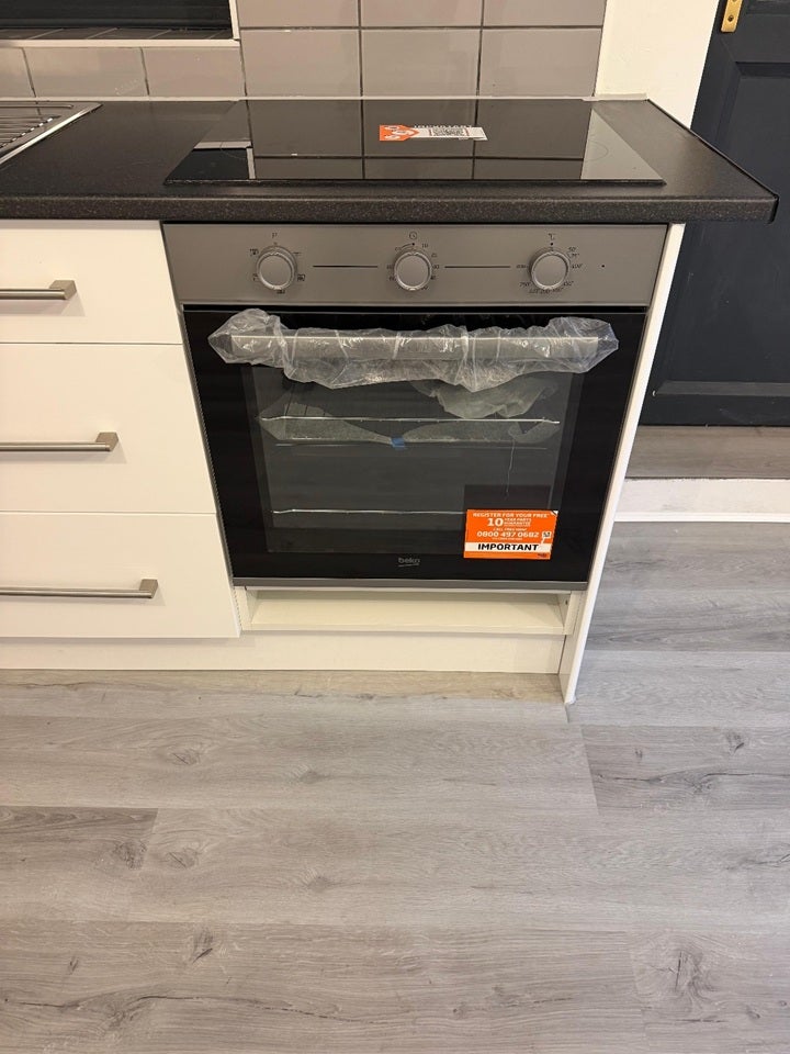 Flat Denbigh Road in Greater London