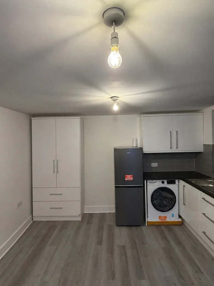 Flat Denbigh Road in Greater London