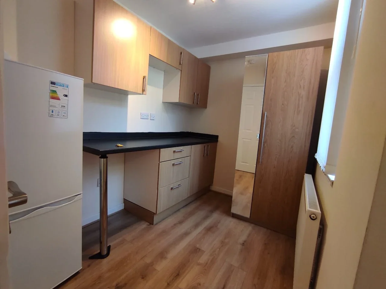 Room Ellys Road in Coventry