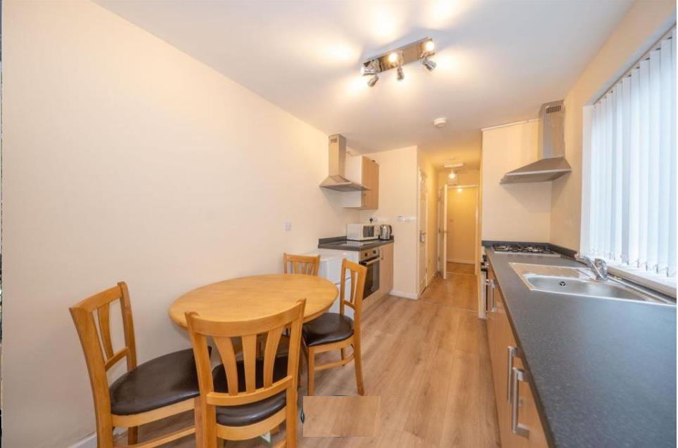 Room Ellys Road in Coventry