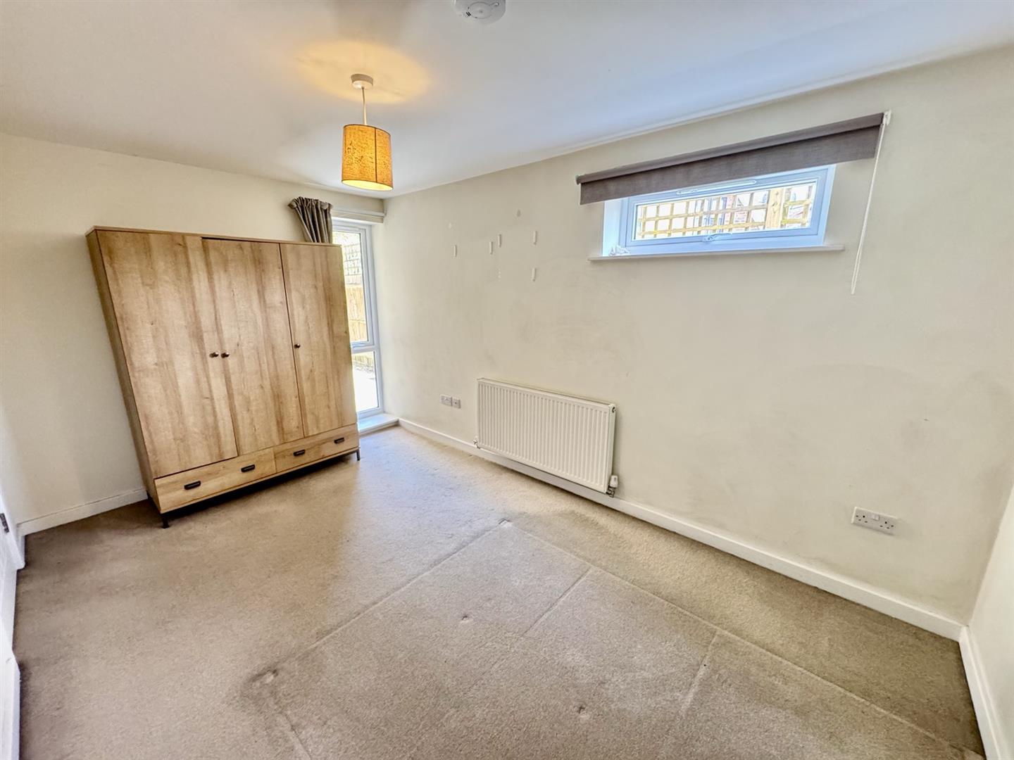 Flat Monson Road in Reigate and Banstead