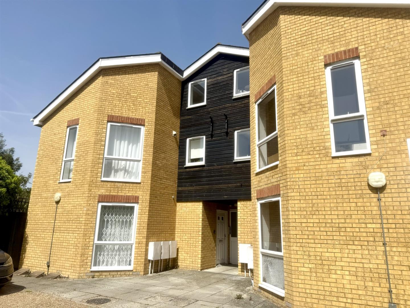 Flat Monson Road in Reigate and Banstead