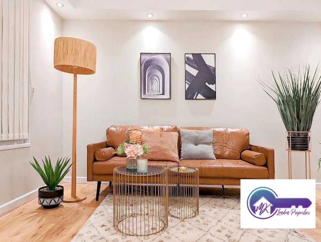 Flat Oliver Road in Greater London