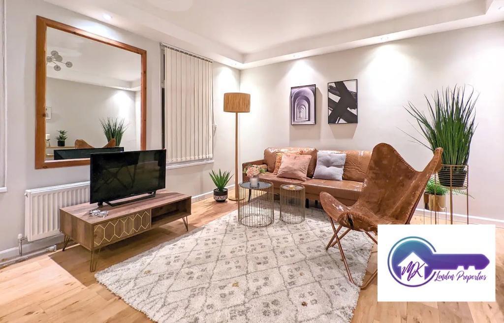 Flat Oliver Road in Greater London