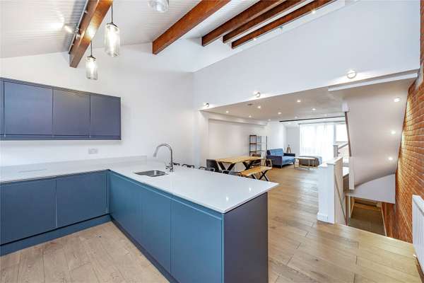 House Elm Grove in Greater London
