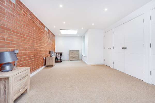 House Elm Grove in Greater London