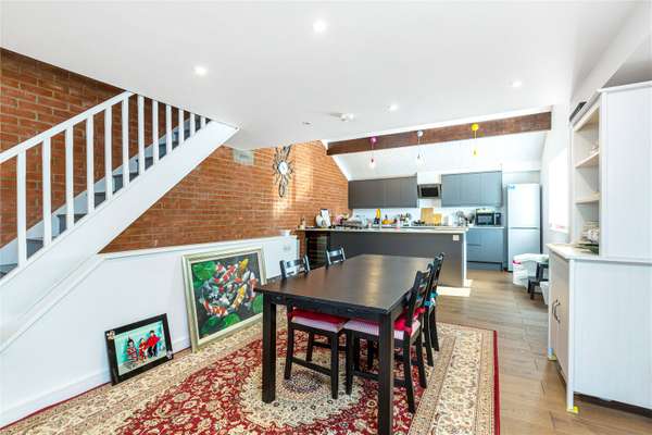 House Elm Grove in Greater London