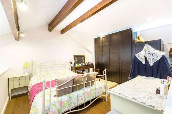House Elm Grove in Greater London