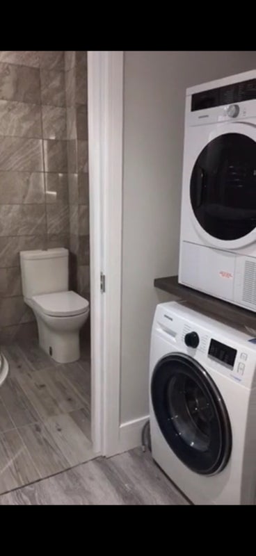 Room Woodfield Road in Crawley